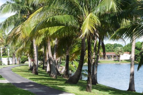 Condo in Miami, Florida, 1 bedroom  № 1357106 - photo 26