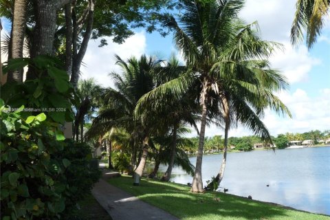 Condo in Miami, Florida, 1 bedroom  № 1357106 - photo 30