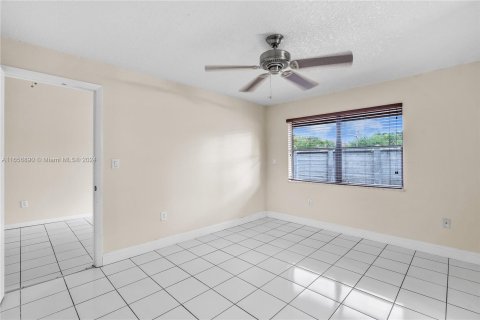 Townhouse in Miami, Florida 2 bedrooms, 104.98 sq.m. № 1357107 - photo 14