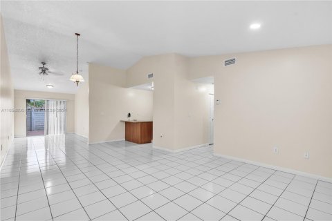 Touwnhouse à louer à Miami, Floride: 2 chambres, 104.98 m2 № 1357107 - photo 8