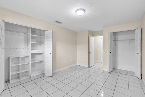 Townhouse in Miami, Florida 2 bedrooms, 104.98 sq.m. № 1357107 - photo 20