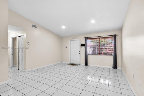 Townhouse in Miami, Florida 2 bedrooms, 104.98 sq.m. № 1357107 - photo 9