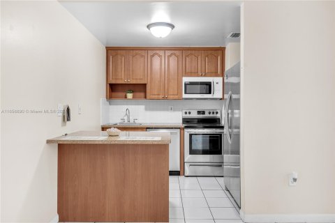 Townhouse in Miami, Florida 2 bedrooms, 104.98 sq.m. № 1357107 - photo 10