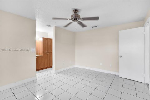 Townhouse in Miami, Florida 2 bedrooms, 104.98 sq.m. № 1357107 - photo 15