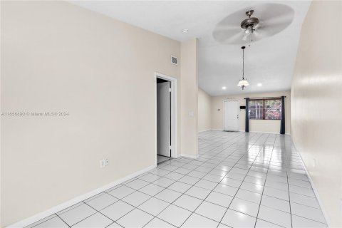 Townhouse in Miami, Florida 2 bedrooms, 104.98 sq.m. № 1357107 - photo 4