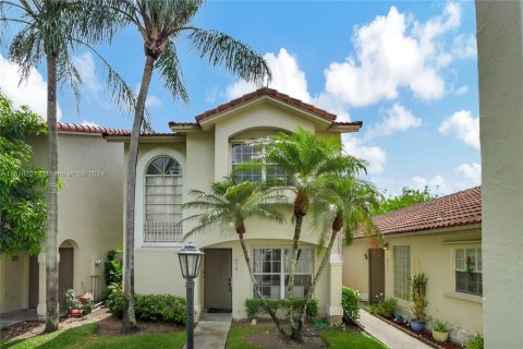 Adosado en venta en Pembroke Pines, Florida, 3 dormitorios, 145.48 m2 № 1232586 - foto 1