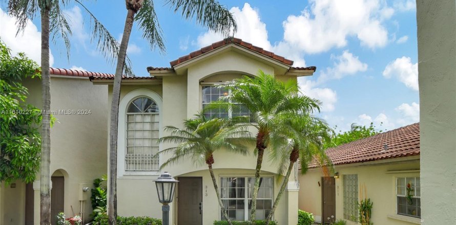 Townhouse in Pembroke Pines, Florida 3 bedrooms, 145.48 sq.m. № 1232586