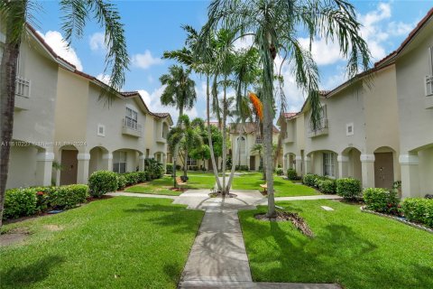 Touwnhouse à vendre à Pembroke Pines, Floride: 3 chambres, 145.48 m2 № 1232586 - photo 2