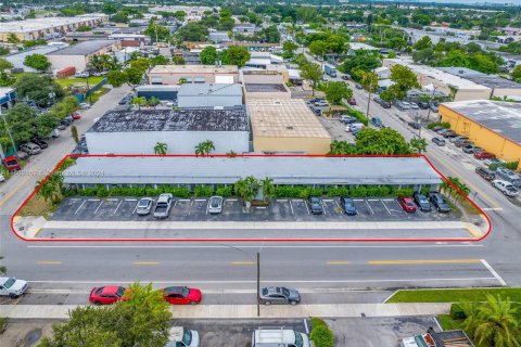 Propiedad comercial en venta en West Park, Florida № 1370941 - foto 3