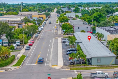 Commercial property in West Park, Florida № 1370941 - photo 28