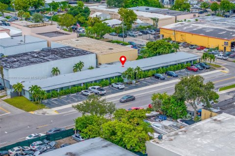 Propiedad comercial en venta en West Park, Florida № 1370941 - foto 1