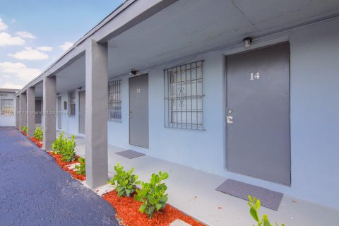 Propiedad comercial en venta en West Park, Florida № 1370941 - foto 6