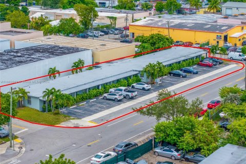 Propiedad comercial en venta en West Park, Florida № 1370941 - foto 4