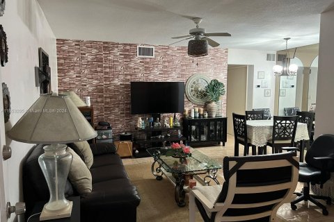 Copropriété à vendre à Hallandale Beach, Floride: 1 chambre, 60.39 m2 № 1073262 - photo 5