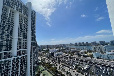 Copropriété à vendre à Sunny Isles Beach, Floride: 2 chambres, 146.51 m2 № 1073263 - photo 1