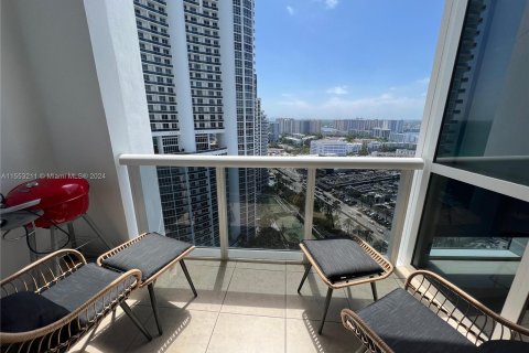 Condominio en venta en Sunny Isles Beach, Florida, 2 dormitorios, 146.51 m2 № 1073263 - foto 14