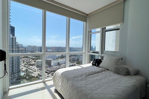 Condominio en venta en Sunny Isles Beach, Florida, 2 dormitorios, 146.51 m2 № 1073263 - foto 17