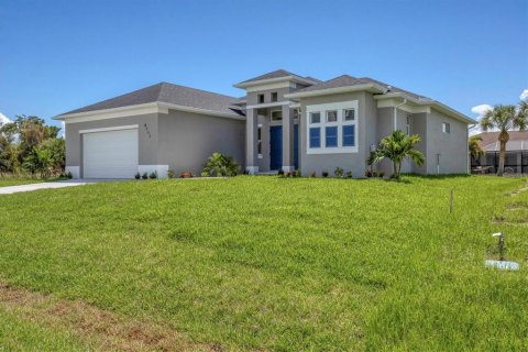 House in Port Charlotte, Florida 3 bedrooms, 180.51 sq.m. № 1286730 - photo 2