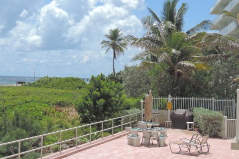 Condo in Pompano Beach, Florida, 1 bedroom  № 1017624 - photo 5