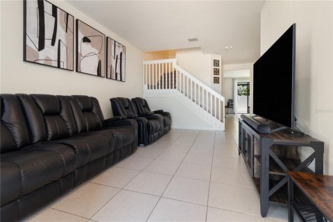 Townhouse in Hialeah, Florida 4 bedrooms, 177.81 sq.m. № 1377832 - photo 2