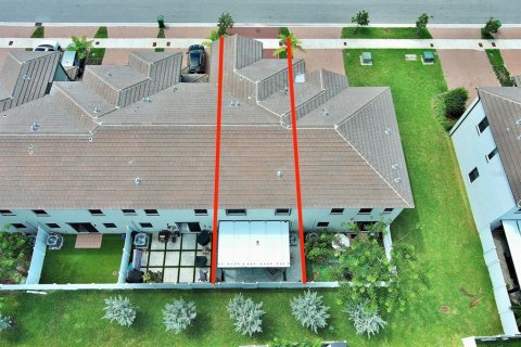 Townhouse in Hialeah, Florida 4 bedrooms, 177.81 sq.m. № 1377832 - photo 22