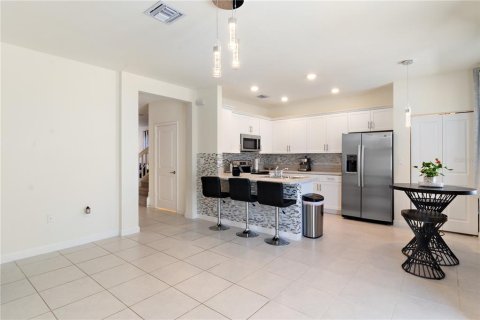 Townhouse in Hialeah, Florida 4 bedrooms, 177.81 sq.m. № 1377832 - photo 9