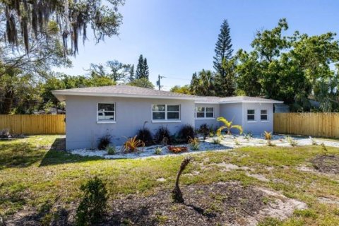 Casa en venta en Clearwater, Florida, 4 dormitorios, 110.65 m2 № 1377860 - foto 2