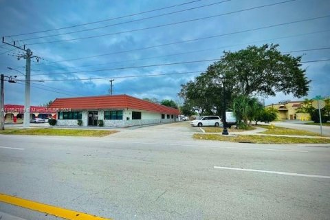 Commercial property in Sunrise, Florida № 1075463 - photo 1