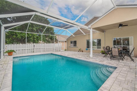 House in Stuart, Florida 4 bedrooms, 185.71 sq.m. № 1056930 - photo 3