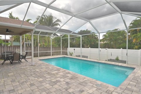 Casa en venta en Stuart, Florida, 4 dormitorios, 185.71 m2 № 1056930 - foto 2