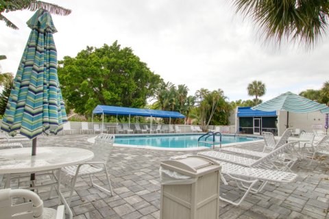 Touwnhouse à vendre à Lake Worth, Floride: 2 chambres, 98.94 m2 № 1068196 - photo 1