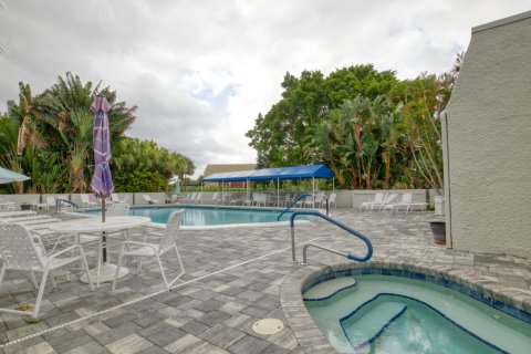 Townhouse in Lake Worth, Florida 2 bedrooms, 98.94 sq.m. № 1068196 - photo 21