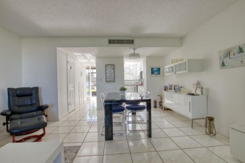 Townhouse in Lake Worth, Florida 2 bedrooms, 98.94 sq.m. № 1068196 - photo 16