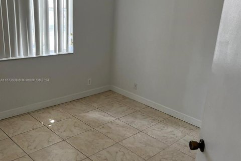 Condo in Pembroke Pines, Florida, 3 bedrooms  № 1397049 - photo 6