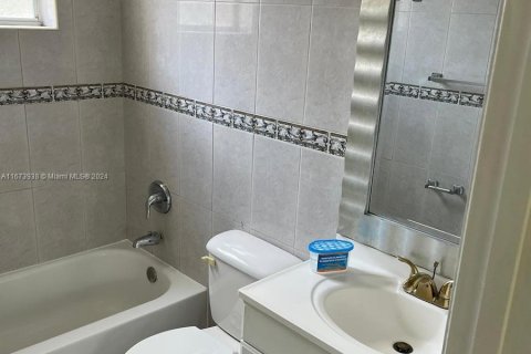 Condo in Pembroke Pines, Florida, 3 bedrooms  № 1397049 - photo 7