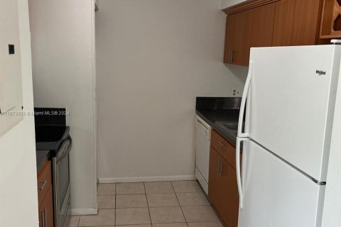 Condo in Pembroke Pines, Florida, 3 bedrooms  № 1397049 - photo 15