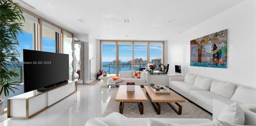 Condo in Miami Beach, Florida, 4 bedrooms  № 1397001