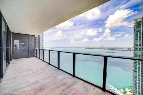 Condo in Miami, Florida, 4 bedrooms  № 1397050 - photo 1