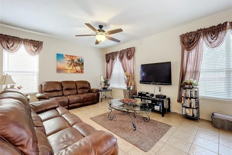 Casa en venta en Davenport, Florida, 4 dormitorios, 195.75 m2 № 1346532 - foto 16