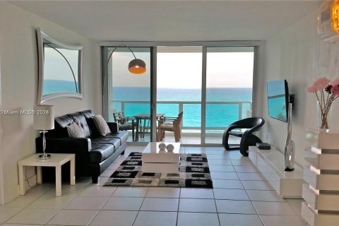 Condominio en venta en Miami Beach, Florida, 2 dormitorios, 95.69 m2 № 1226564 - foto 1