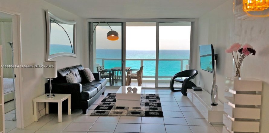 Condominio en Miami Beach, Florida, 2 dormitorios  № 1226564