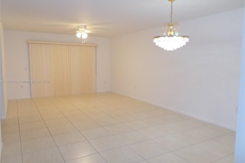 Condominio en venta en Pembroke Pines, Florida, 2 dormitorios, 126.72 m2 № 1226567 - foto 21