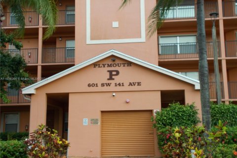 Condominio en venta en Pembroke Pines, Florida, 2 dormitorios, 126.72 m2 № 1226567 - foto 1