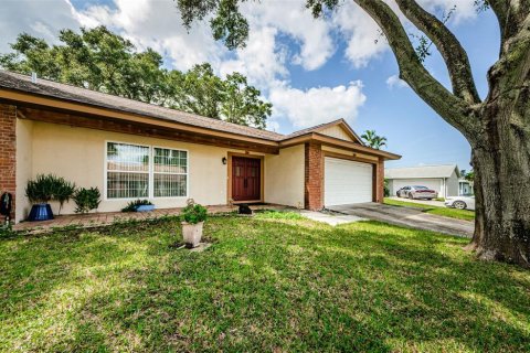 House in Palm Harbor, Florida 3 bedrooms, 176.51 sq.m. № 1376081 - photo 11