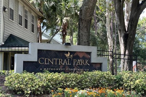 Condo in Orlando, Florida, 2 bedrooms  № 1390541 - photo 1