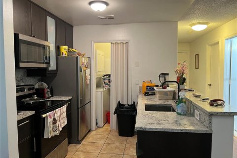 Condo in Orlando, Florida, 2 bedrooms  № 1390541 - photo 19