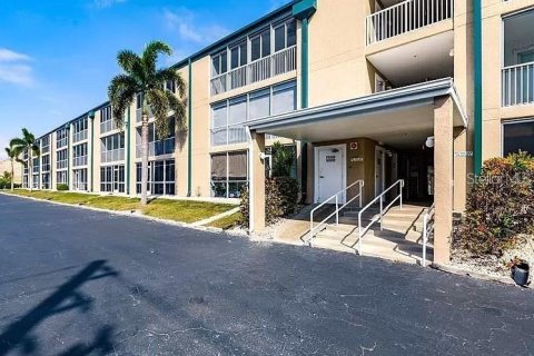 Copropriété à louer à Punta Gorda, Floride: 2 chambres, 100.06 m2 № 1370120 - photo 1