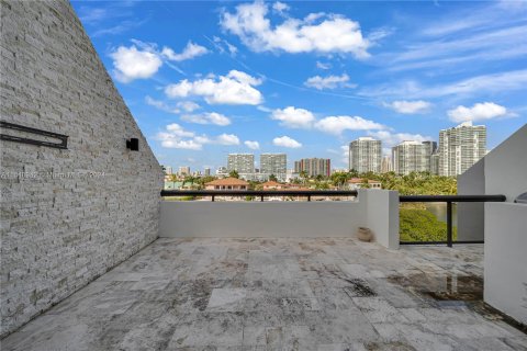 Condo in Sunny Isles Beach, Florida, 3 bedrooms  № 1331715 - photo 2