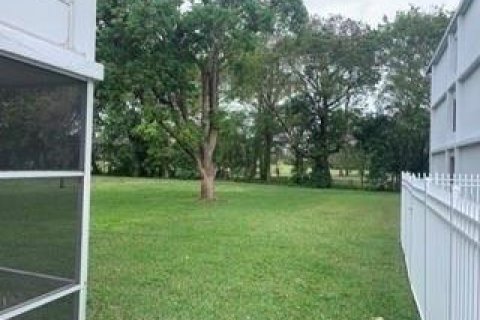 Condo in Tamarac, Florida, 2 bedrooms  № 1222471 - photo 6