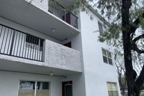 Condo in Tamarac, Florida, 2 bedrooms  № 1222471 - photo 26